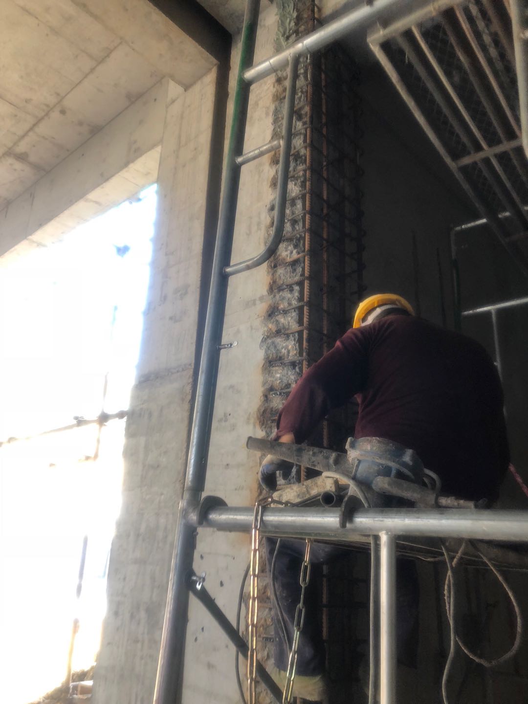 柱子载面加大施工